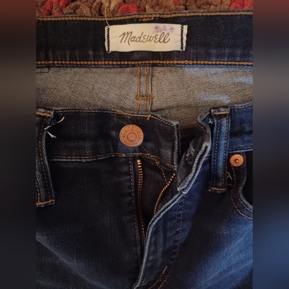 A Madewell 9" High-Rise Skinny Jeans in Davis Wash - Picture 7 of 9